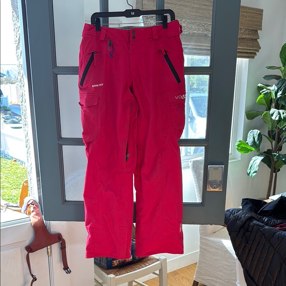 Volcom women’s hot pink snow pants